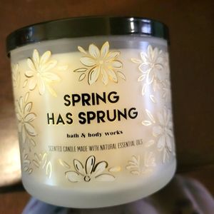 Bath and bodyworks spring has sprung candle